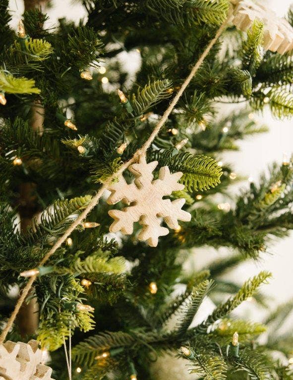Mango Wood Garland - Snowflake